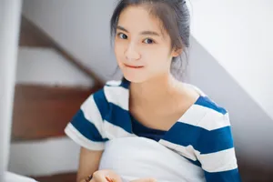 张雅钦条纹衬衫清新简约写真图片_6