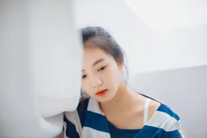 张雅钦条纹衬衫清新简约写真图片_7