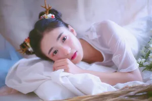 张雅钦丸子头纱裙甜美写真图片_3