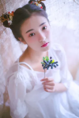 张雅钦丸子头纱裙甜美写真图片_5