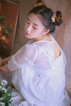 张雅钦丸子头纱裙甜美写真图片_6