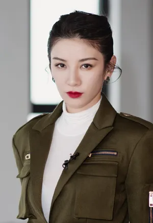 黄奕军绿色工装写真图片_9