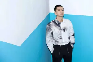 李现印花衬衫简约休闲写真图片_7