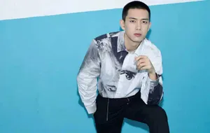 李现印花衬衫简约休闲写真图片_8