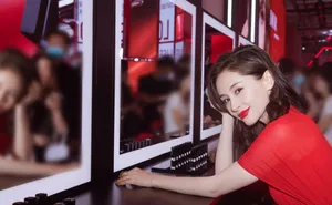 王子文性感红裙写真_3