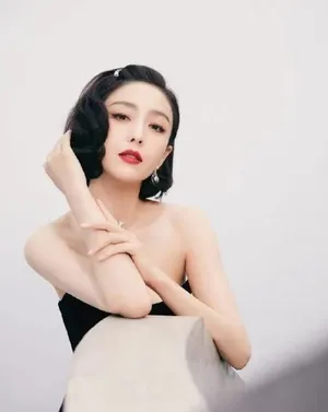 性感美女佟丽娅露香肩妩媚写真图片_2