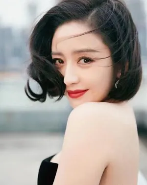 性感美女佟丽娅露香肩妩媚写真图片_3