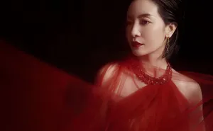 性感女神李晟红裙写真图片_2