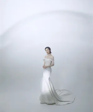 李晟性感优雅女神写真图片