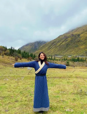 张雨绮性感黑色吊带妩媚写真_5