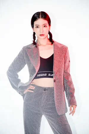 性感美女明星李晟个性写真_7