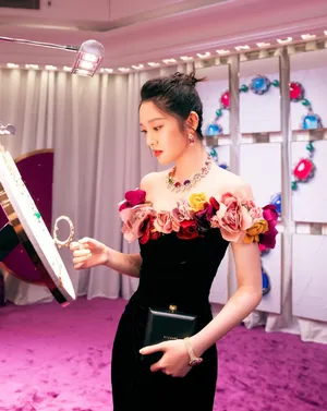 个性美女明星唐艺昕写真_2