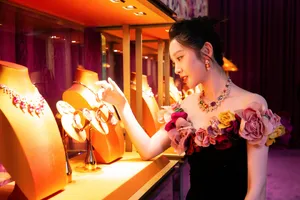 个性美女明星唐艺昕写真_9