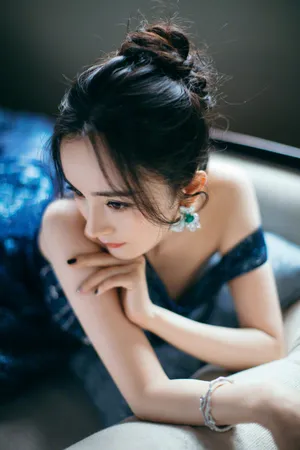 杨幂宝蓝长裙温婉妩媚写真图片_4