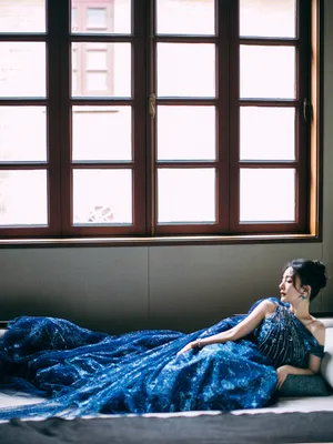 杨幂宝蓝长裙温婉妩媚写真图片_8