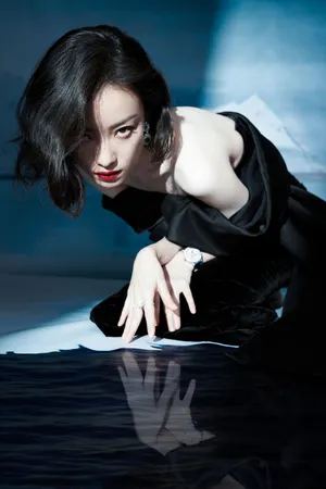 倪妮丝绒长裙复古美艳写真图片_1