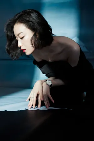 倪妮丝绒长裙复古美艳写真图片_4