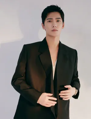 杨洋一片式西装帅气写真图片