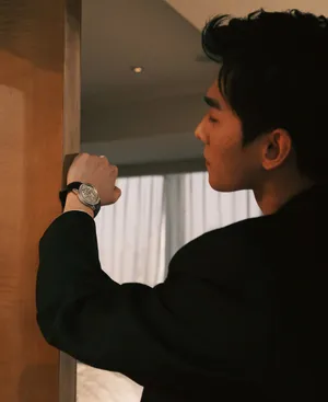 杨洋一片式西装帅气写真图片_7