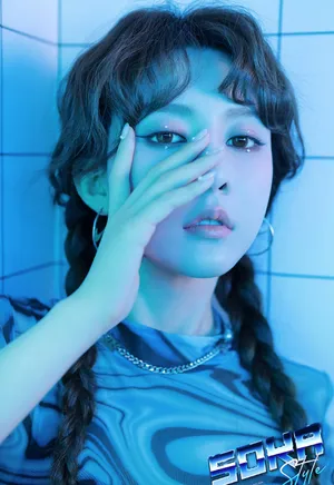 周麟嘉科幻风时尚性感写真图片_5