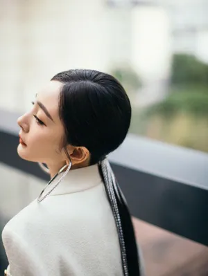 杨幂精致范儿性感撩人写真
