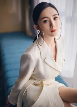 杨幂精致范儿性感撩人写真_7