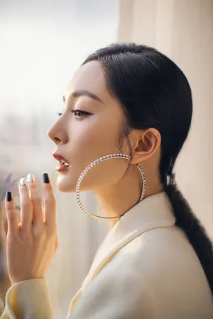 杨幂精致范儿性感撩人写真_9