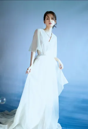 李沁性感时尚优雅妩媚写真