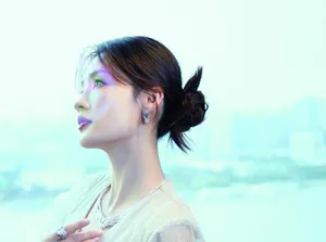 李沁性感时尚优雅妩媚写真