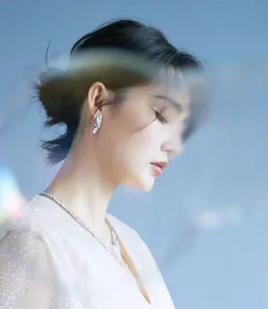 李沁性感时尚优雅妩媚写真_6