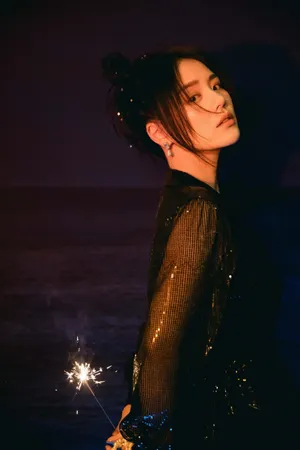 美女明星马思纯黑丝长裙写真_4