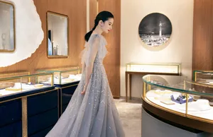 刘亦菲深v亮钻雾蓝纱裙性感写真图片_2