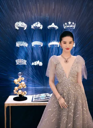刘亦菲深v亮钻雾蓝纱裙性感写真图片_6