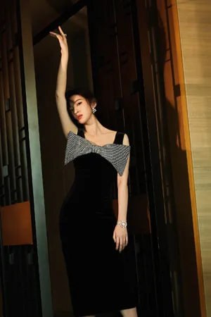 唐艺昕钻石蝴蝶结裙性感写真图片_6