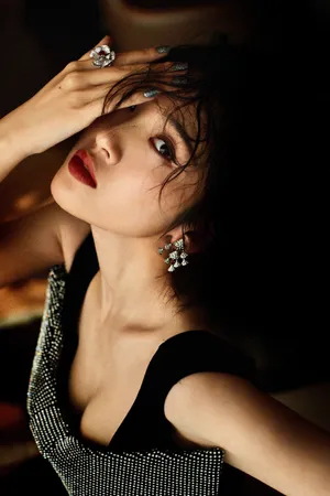 唐艺昕钻石蝴蝶结裙性感写真图片_8