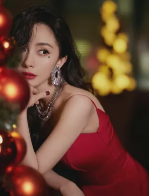 杨幂港风红裙妩媚性感写真图片_2