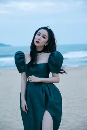 娄艺潇复古长裙风情万种写真图片