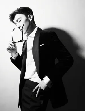 邓伦丝绒西装帅气写真图片_7