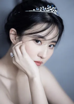 刘亦菲钻石王冠仙气写真花絮图片