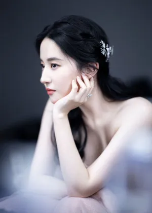 刘亦菲钻石王冠仙气写真花絮图片_5