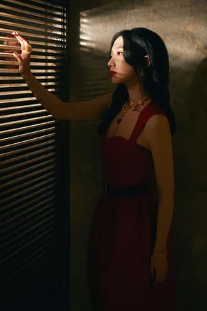 孟美岐红裙红唇明艳性感写真图片_3
