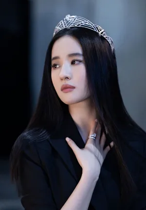 刘亦菲优雅黑白双面写真花絮图片_5