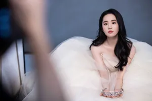 刘亦菲优雅黑白双面写真花絮图片_6
