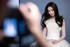 刘亦菲优雅黑白双面写真花絮图片_7