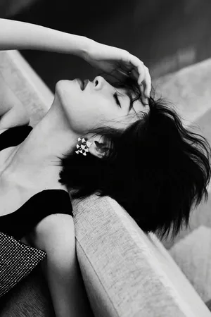 唐艺昕吊带长裙精致优美写真图片_3