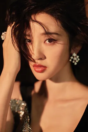 唐艺昕吊带长裙精致优美写真图片_4