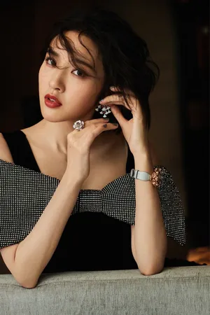 唐艺昕吊带长裙精致优美写真图片_6