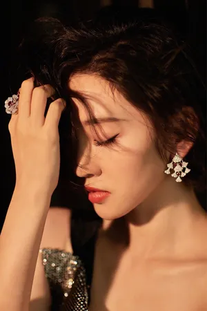 唐艺昕吊带长裙精致优美写真图片_7