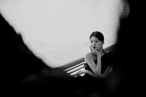 任敏黑白光影质感大片写真图片