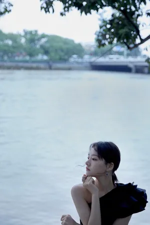 任敏黑白光影质感大片写真图片_2